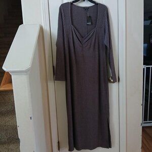 BNWT Torrid size 1 long sleeve ribbed knit maxi dress with sweetheart neckline